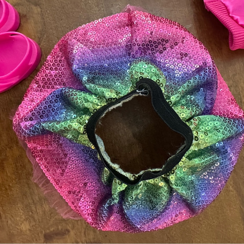 Pink and Rainbow doll clothes with shows - Picture 4 of 4